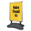Panneau publicitaire de trottoir